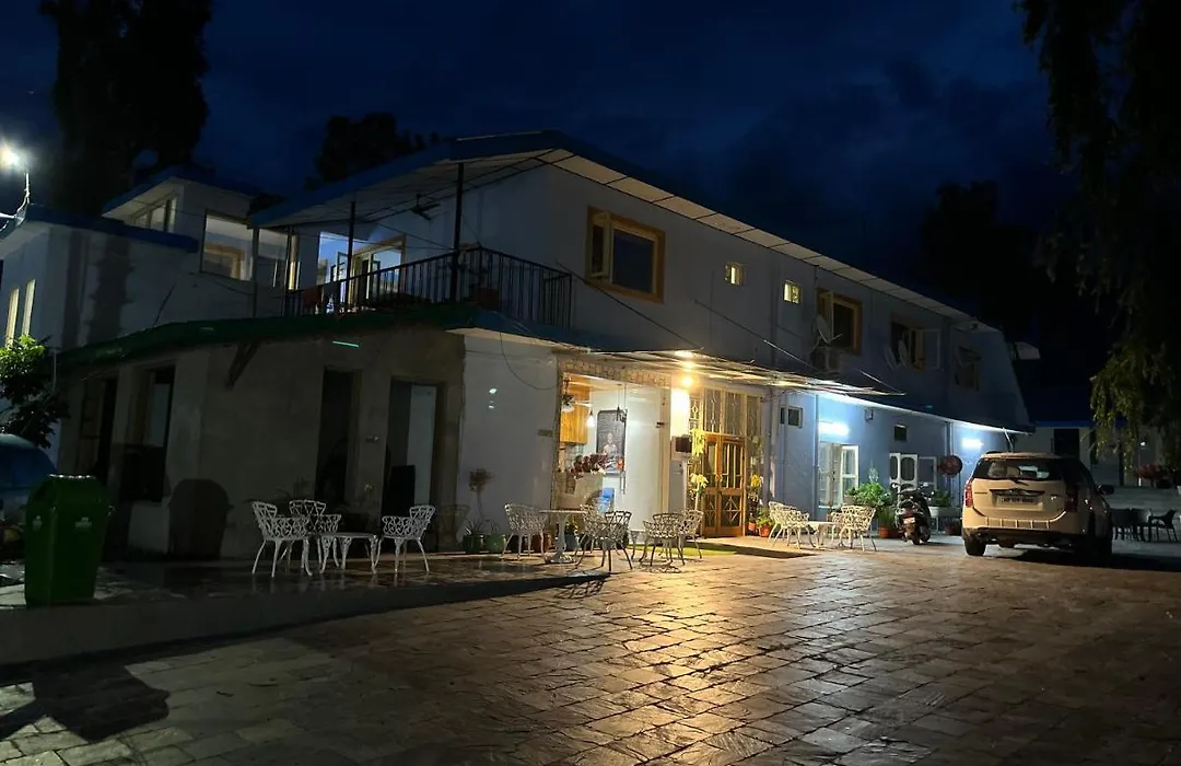 Pops Resort-1