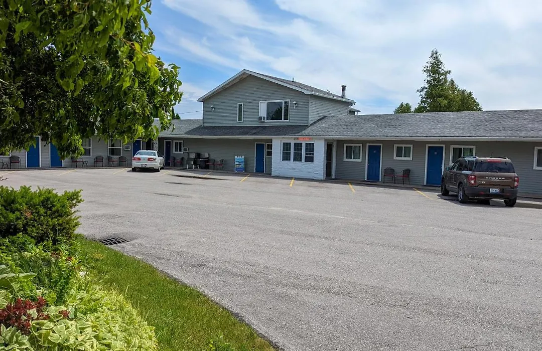 Huron Inn-1