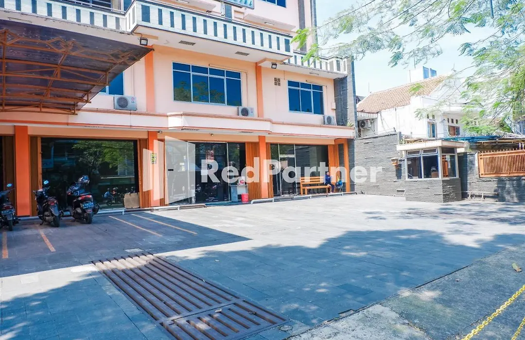 Grand Kembar Hotel Mitra Reddoorz-1