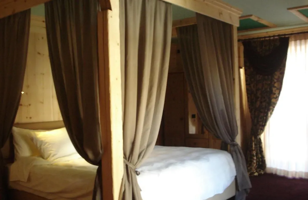 Relais Du Chateau Blanc-1