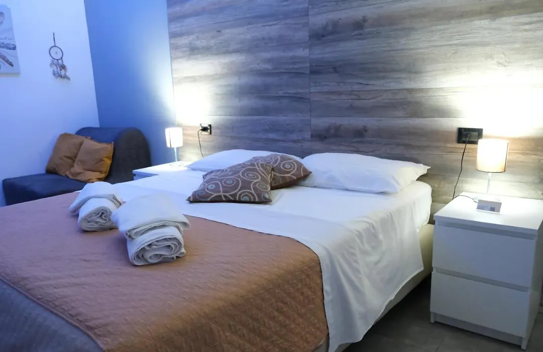 Royalty Rooms & Spa-1