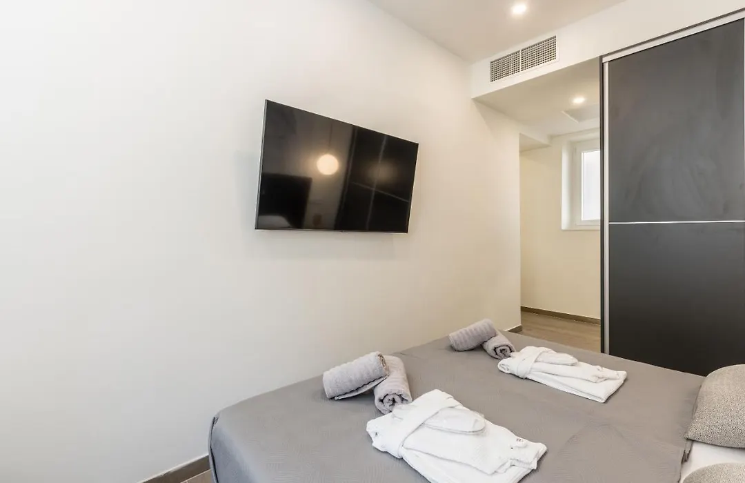 Diamond Luxury Rooms-1