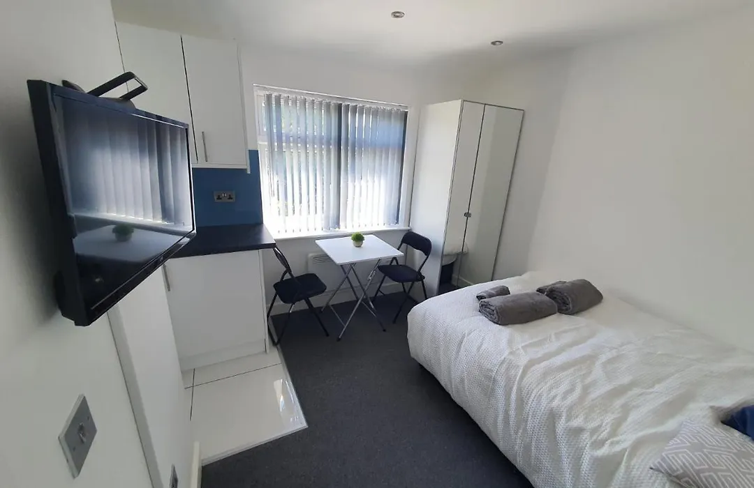 New Self Contained Flat,In Hayes, Free Parking-1