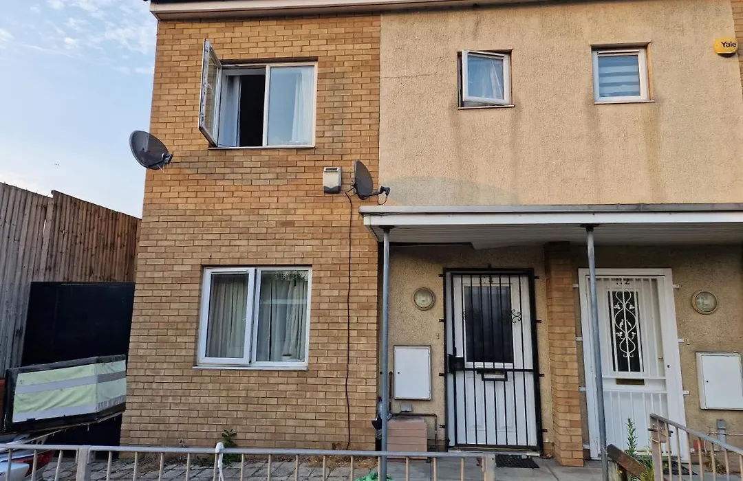 Mile End Budget Guesthouse-1