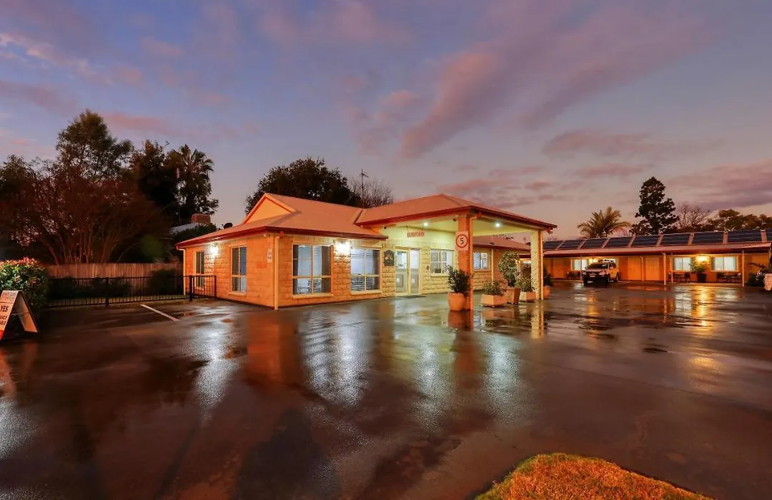 Chinchilla White Gums Motor Inn-1