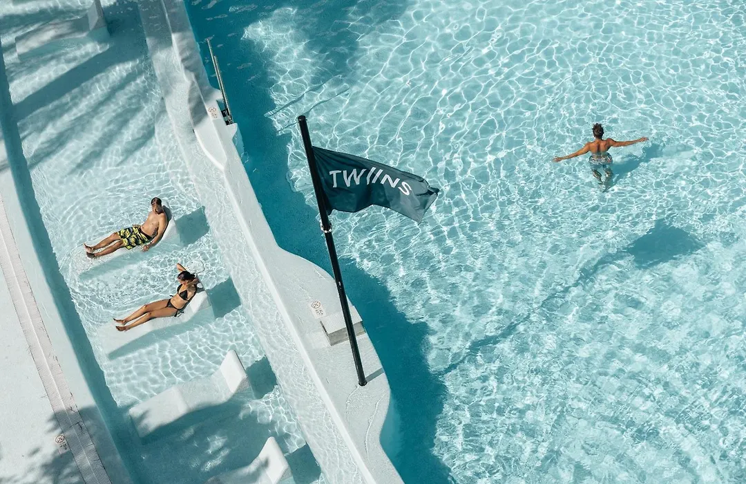 The Ibiza Twiins - 4* Sup-1