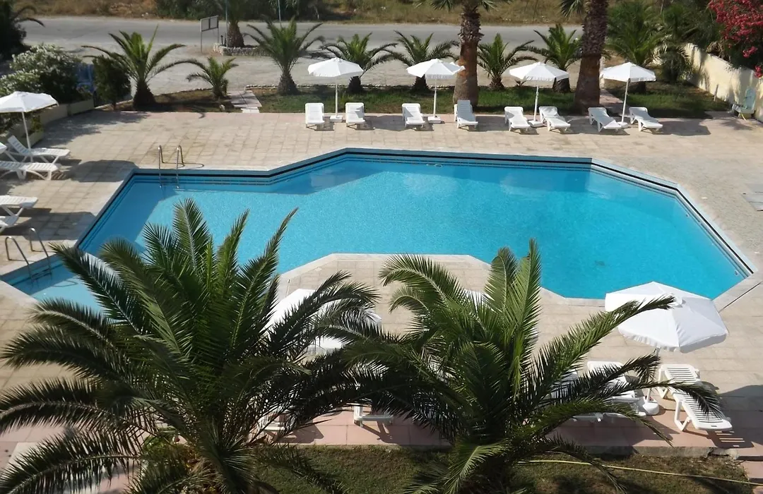 Leonidas Hotel & Studios-1