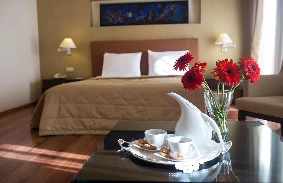 Davitel - Tobacco Hotel-1