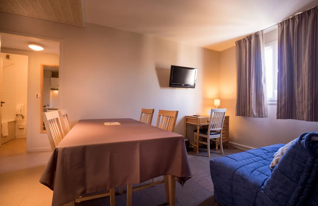 Kyriad Hotel Montpellier Centre Antigone-1