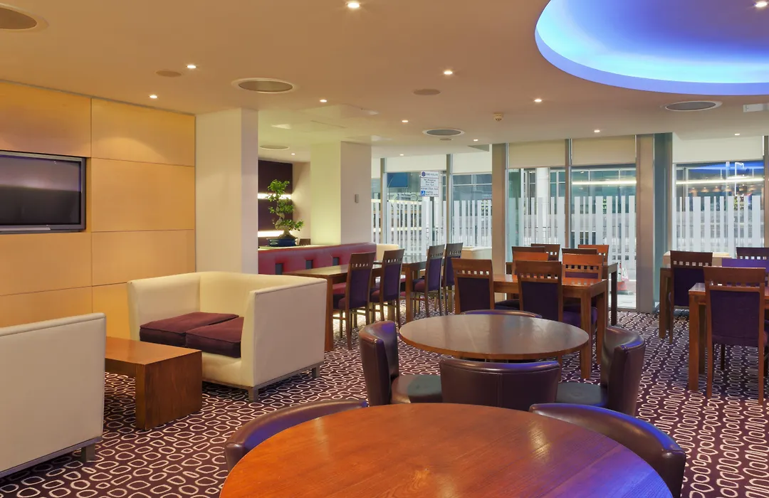 Holiday Inn Express London-Swiss Cottage-1