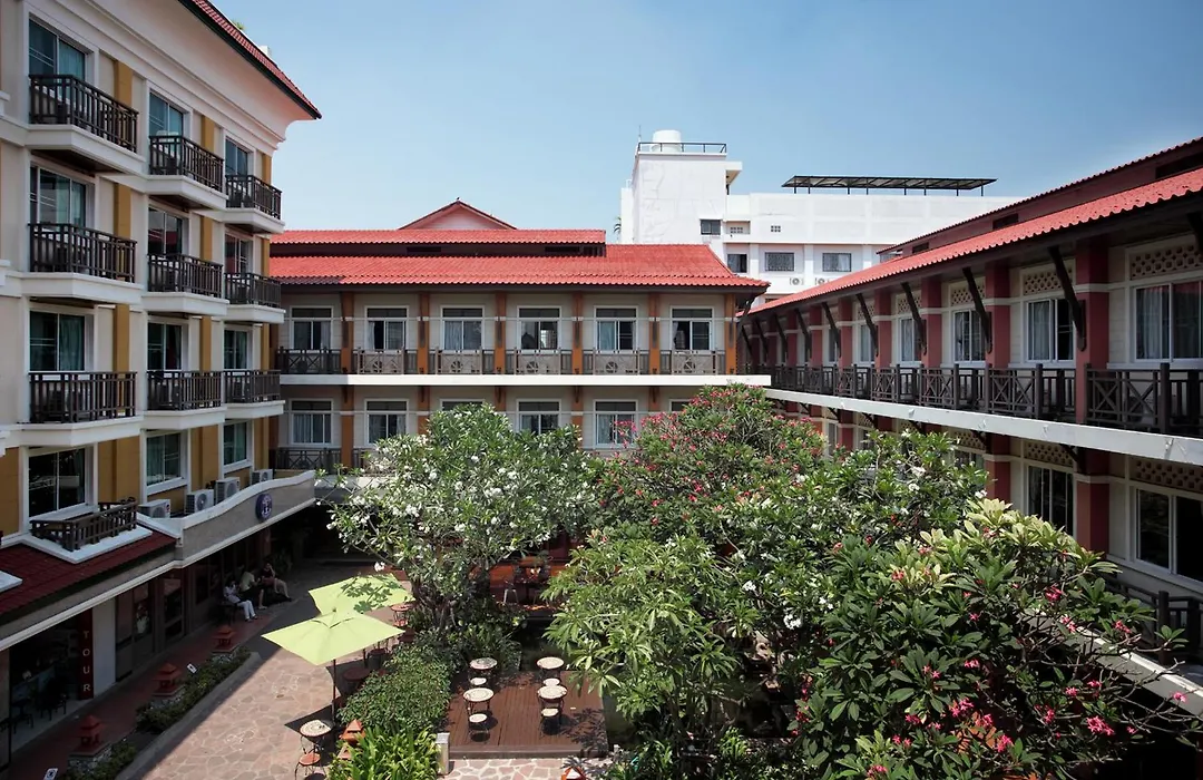 Rambuttri Village Plaza-1