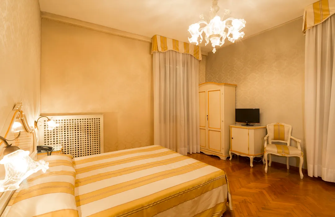 Palazzo Guardi-1