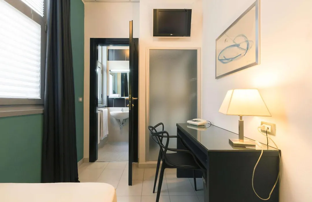 Executive Business Hotel-1