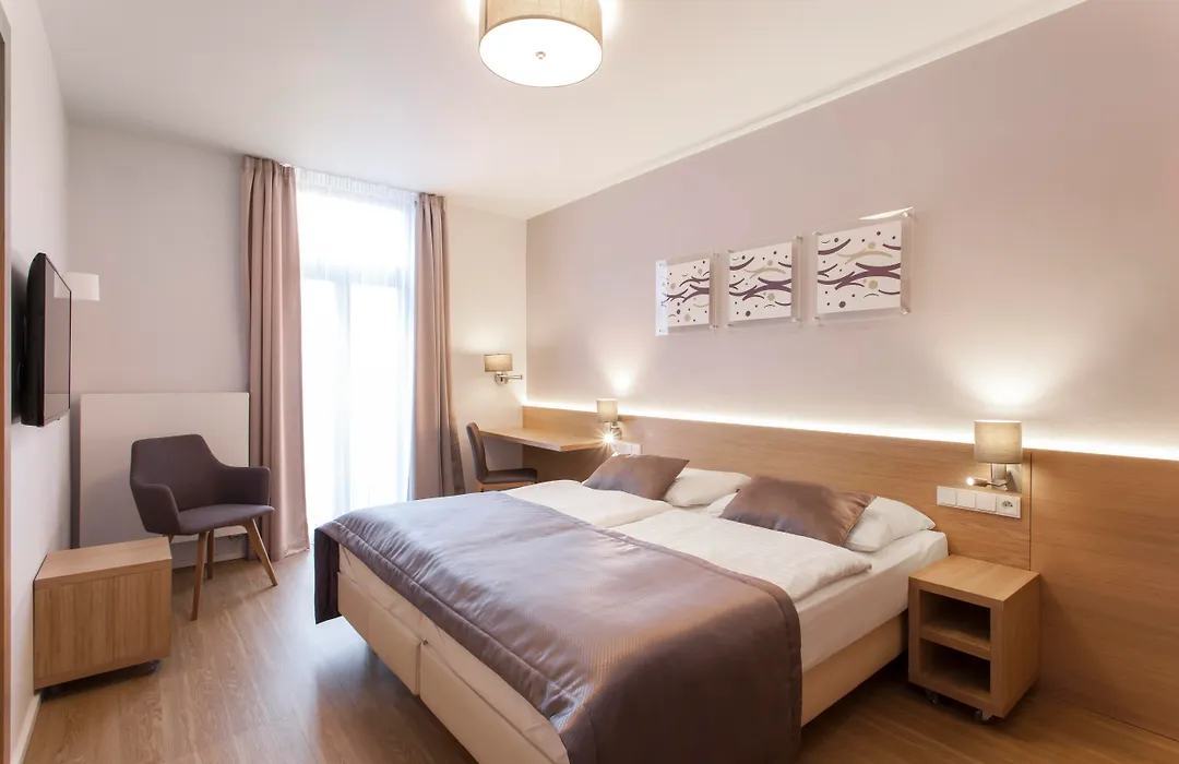 Hotel Carol-1