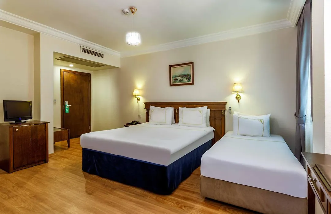 Golden Crown Hotel-1