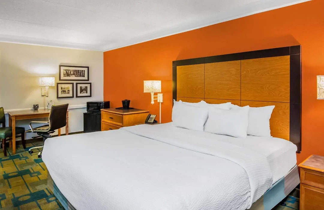 La Quinta Inn By Wyndham Colorado Springs Garden Of The Gods-1