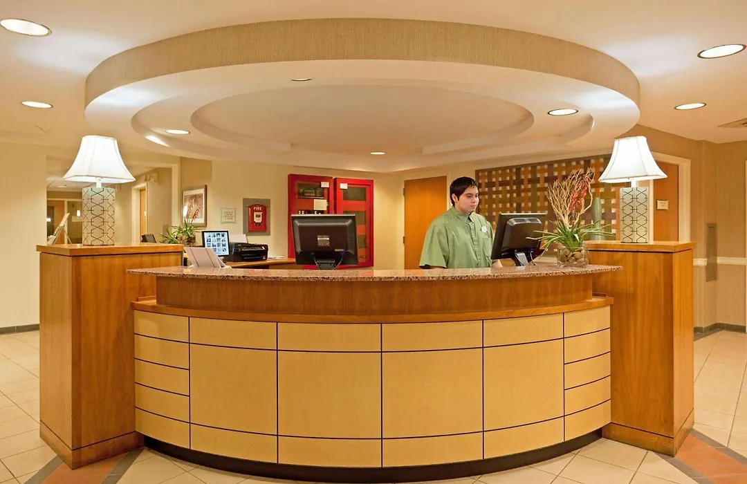 La Quinta Inn & Suites By Wyndham Boston Somerville-1