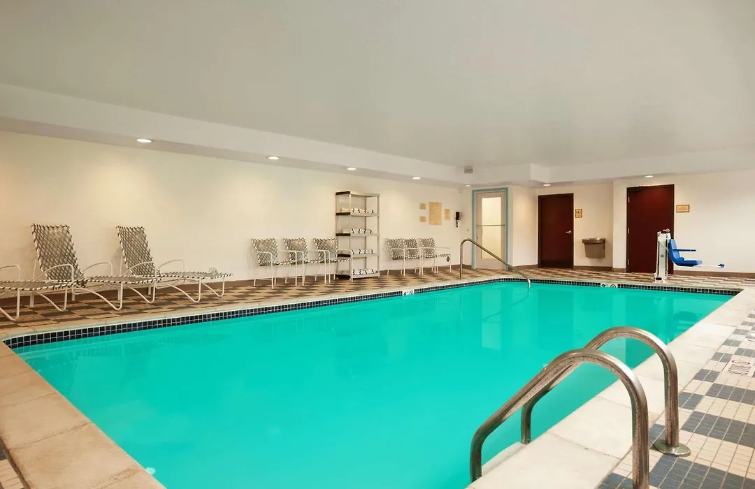 Country Inn & Suites By Radisson, Dearborn, Mi-1