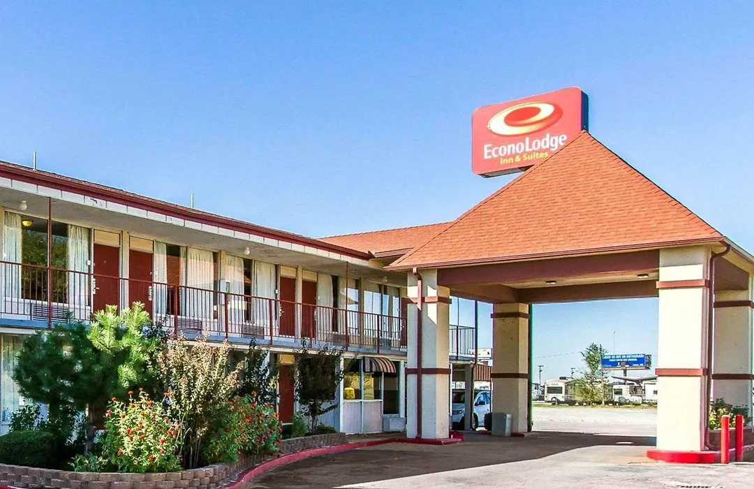 Econo Lodge Inn & Suites Near Bricktown-1