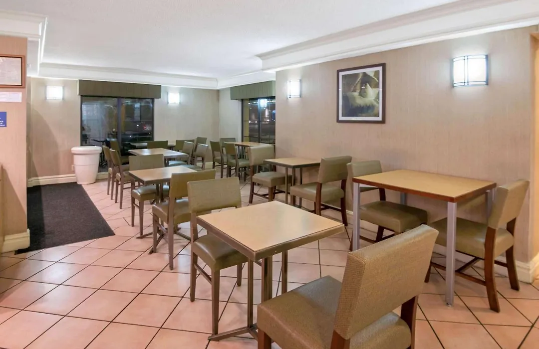 La Quinta Inn By Wyndham San Antonio Market Square-1