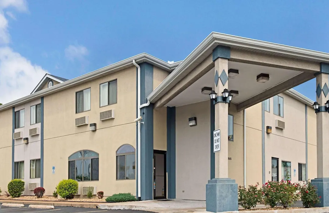 Travelodge By Wyndham St. Louis-1