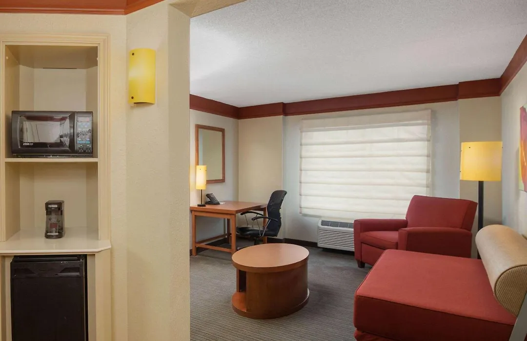 La Quinta By Wyndham Atlanta Ballpark/Galleria-1