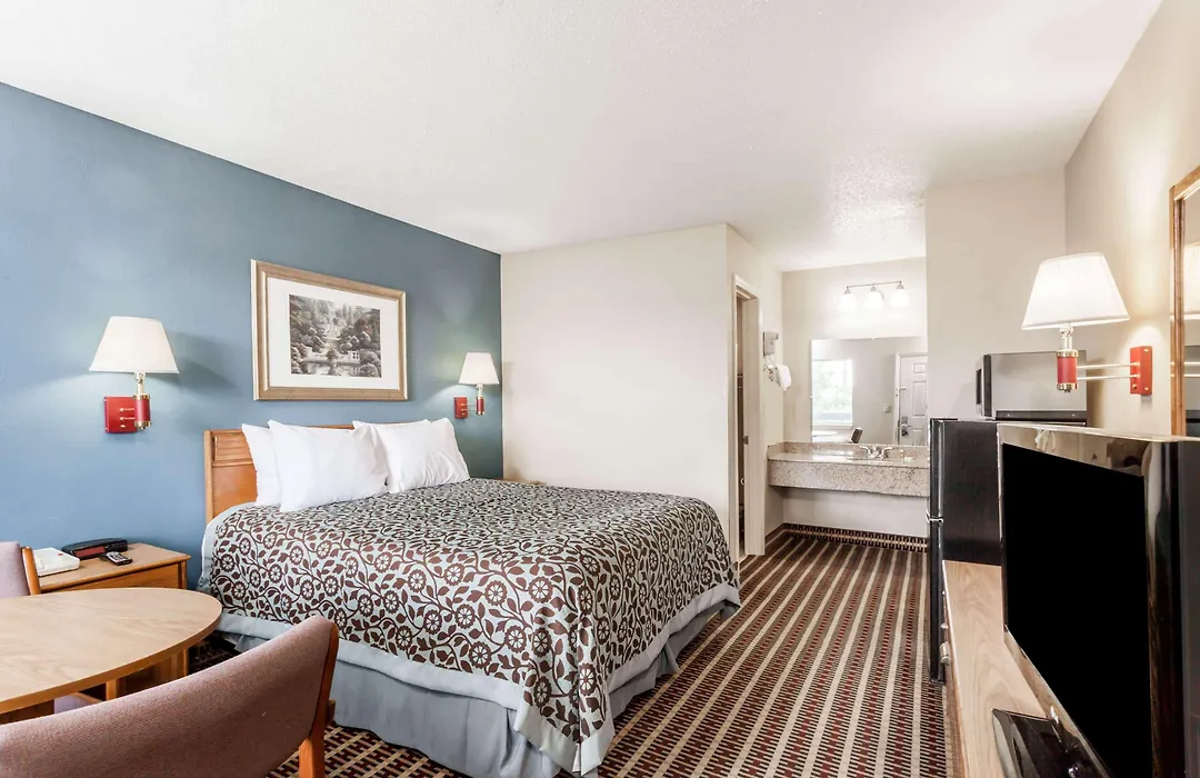 Days Inn By Wyndham Nashville N Opryland/Grand Ole Opry-1