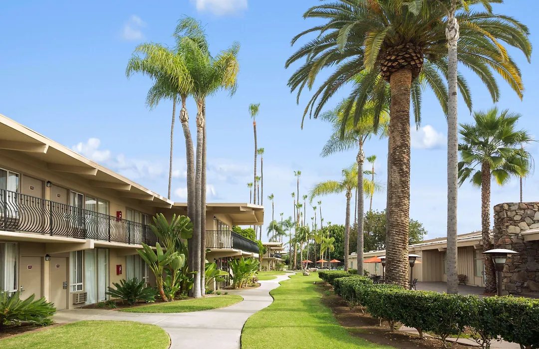 Ramada By Wyndham San Diego North Hotel & Conference Center-1