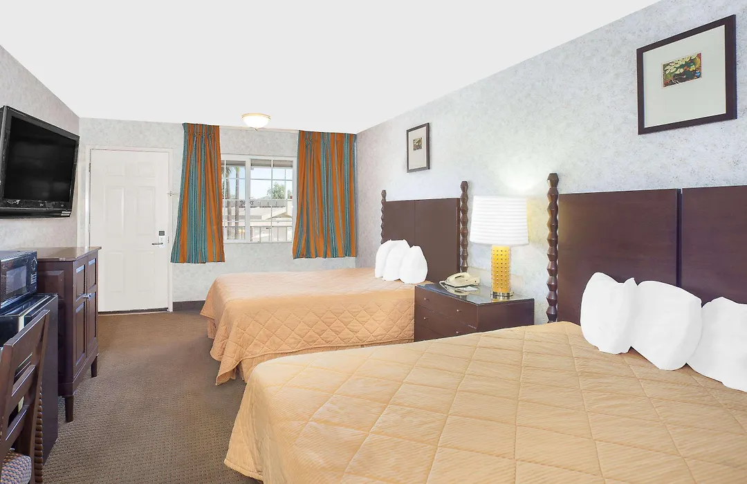 Days Inn By Wyndham Fresno Central-1