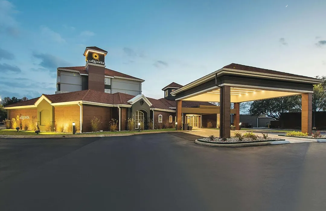 La Quinta Inn & Suites By Wyndham Shreveport Airport-1