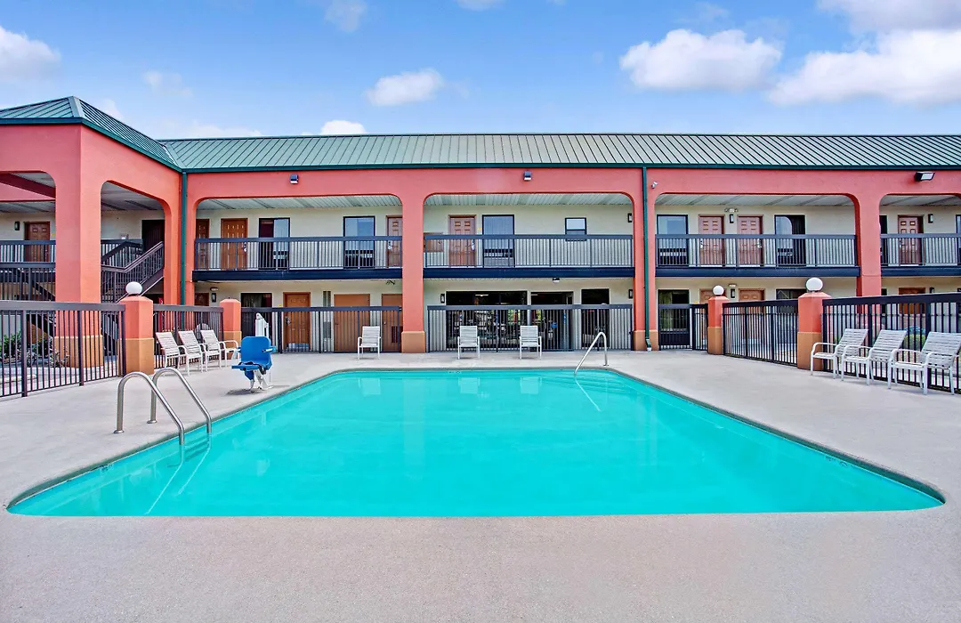 Super 8 By Wyndham Knoxville East-1