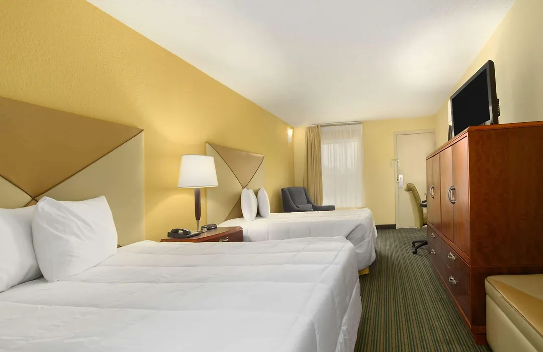 Days Inn By Wyndham Brunswick/St. Simons Area-1