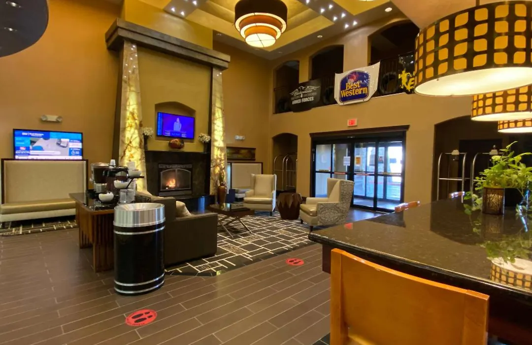 Best Western Plus Kc Speedway Inn & Suites-1
