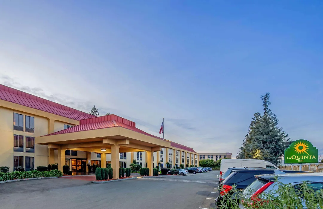 Oakland Airport Arena Hotel-1