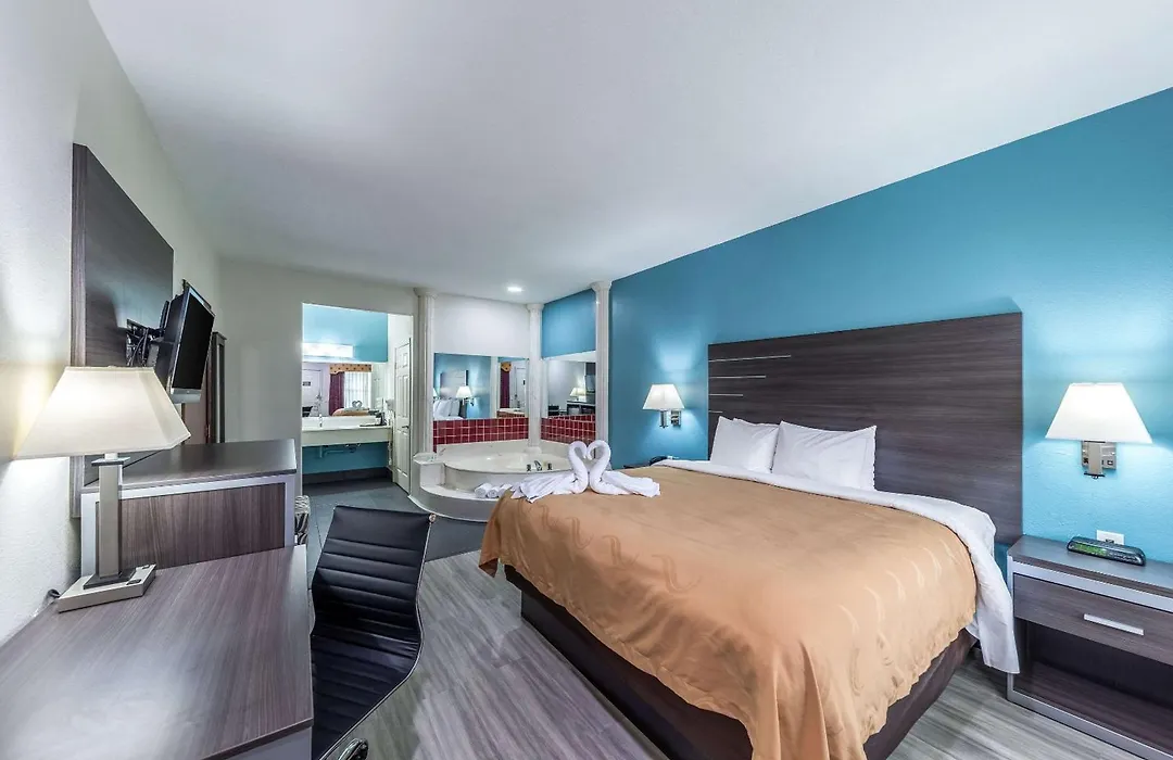 Quality Inn & Suites Canton-1