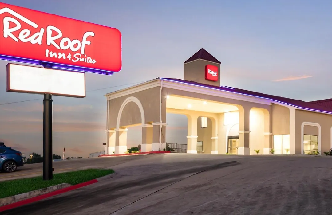 Red Roof Inn & Suites Austin East - Manor-1
