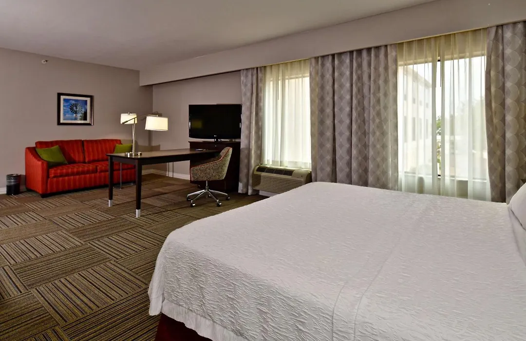 Hampton Inn & Suites Fredericksburg-1