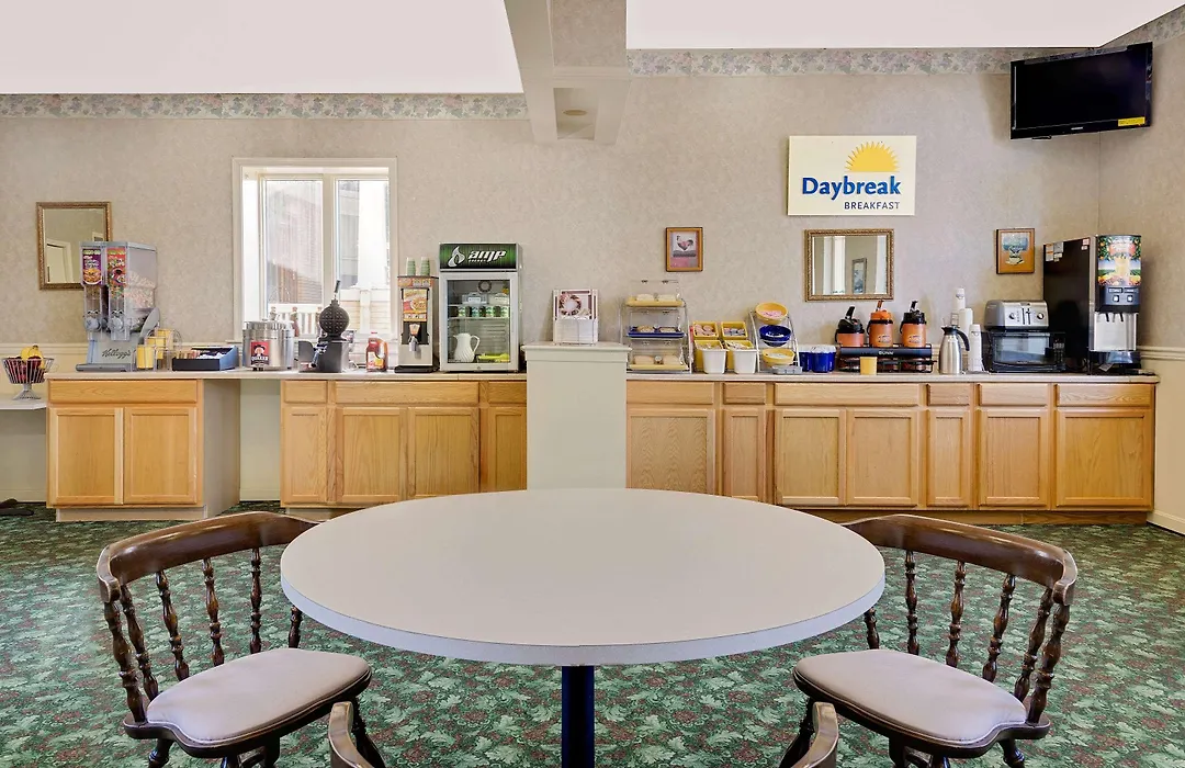 Days Inn By Wyndham Waynesboro-1