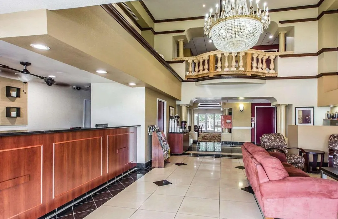 Comfort Suites Bakersfield-1