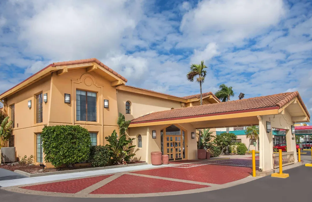 Baymont By Wyndham Fort Myers Central-1