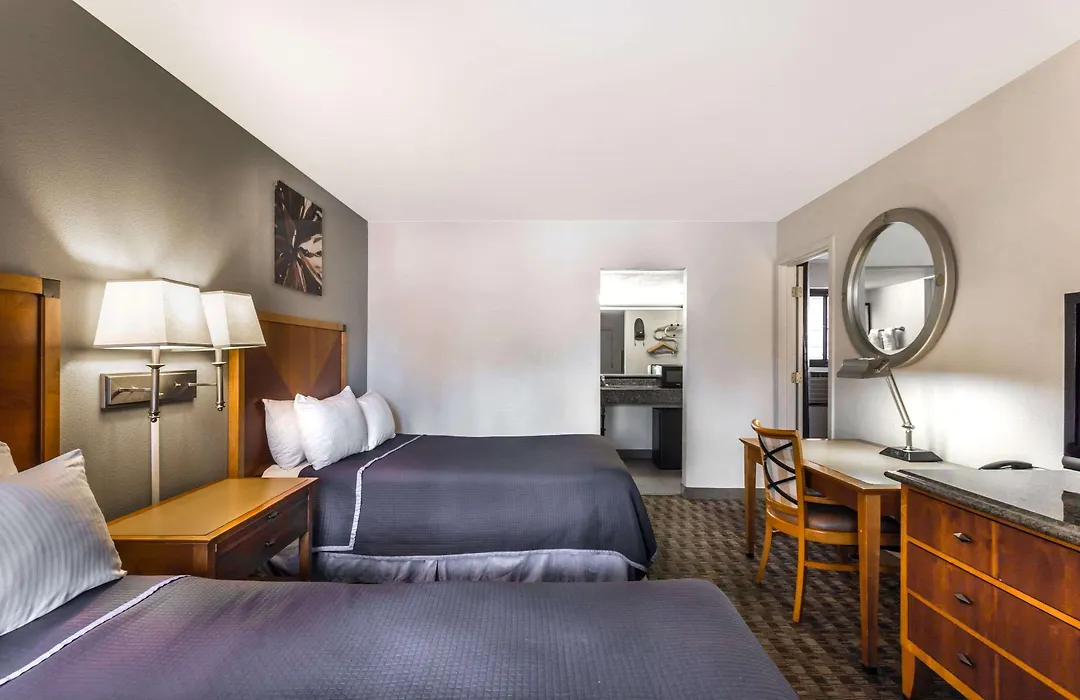 Howard Johnson By Wyndham Scottsdale Old Town-1
