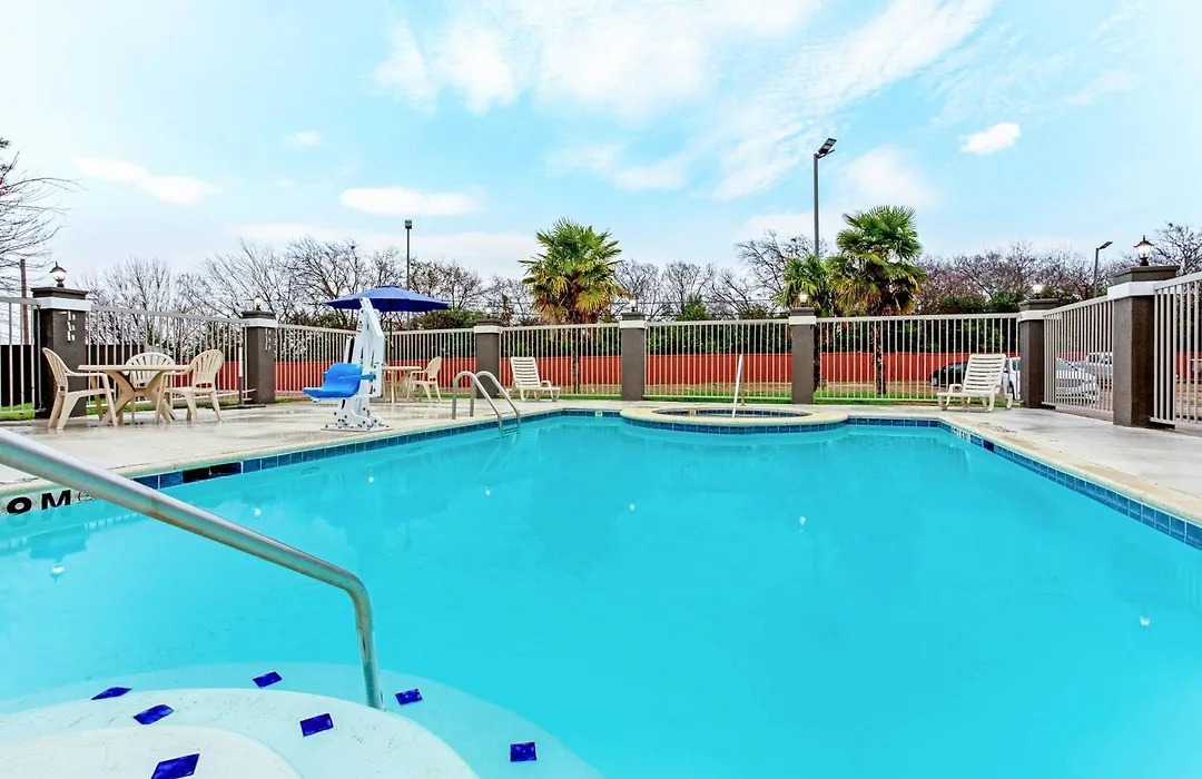 La Quinta By Wyndham Cleburne-1