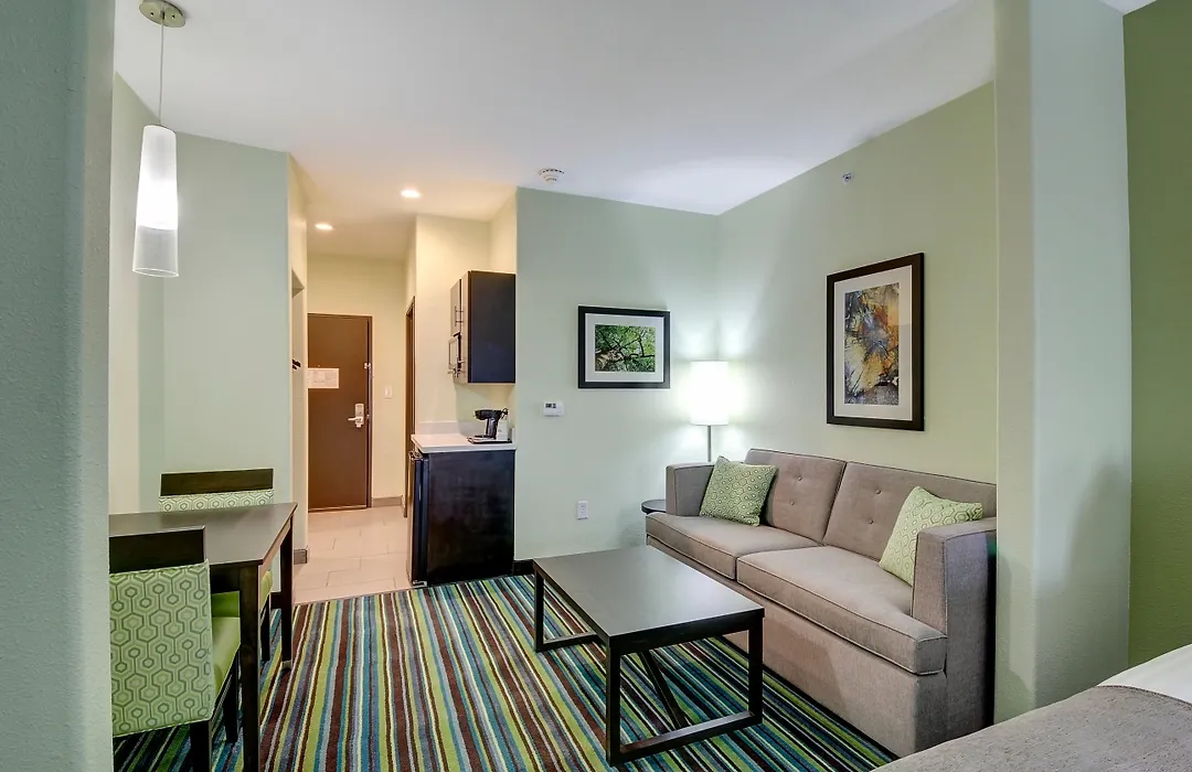 Holiday Inn Express Carrizo Springs-1