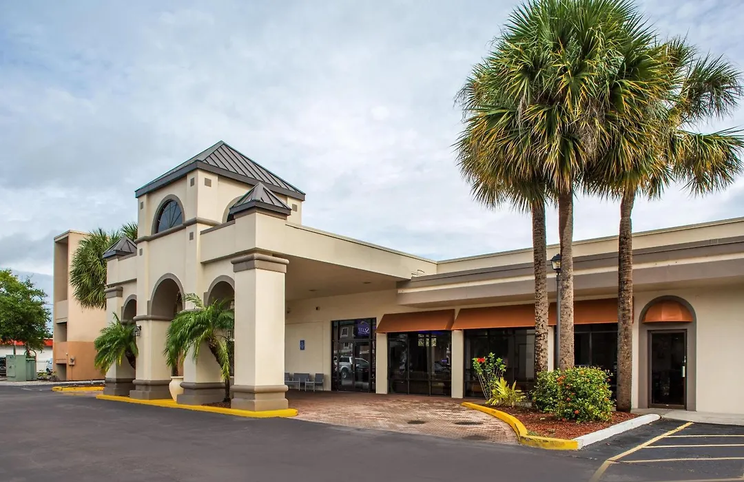 Days Inn & Suites By Wyndham Orlando Airport-1