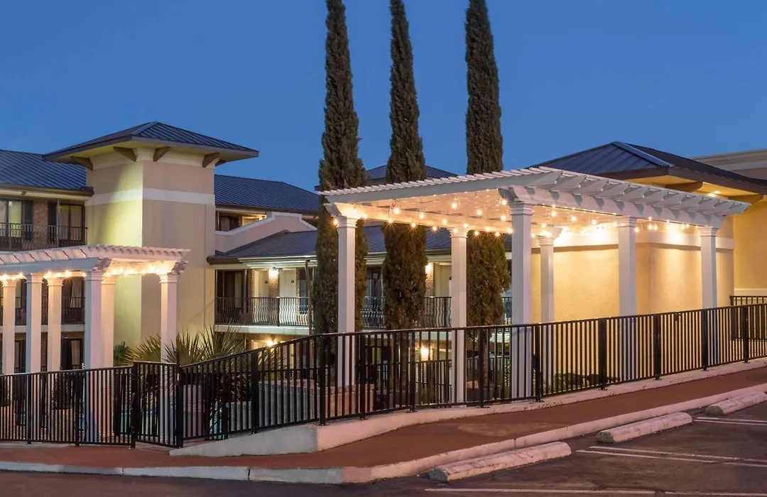 Days Inn By Wyndham Pensacola - Historic Downtown-1