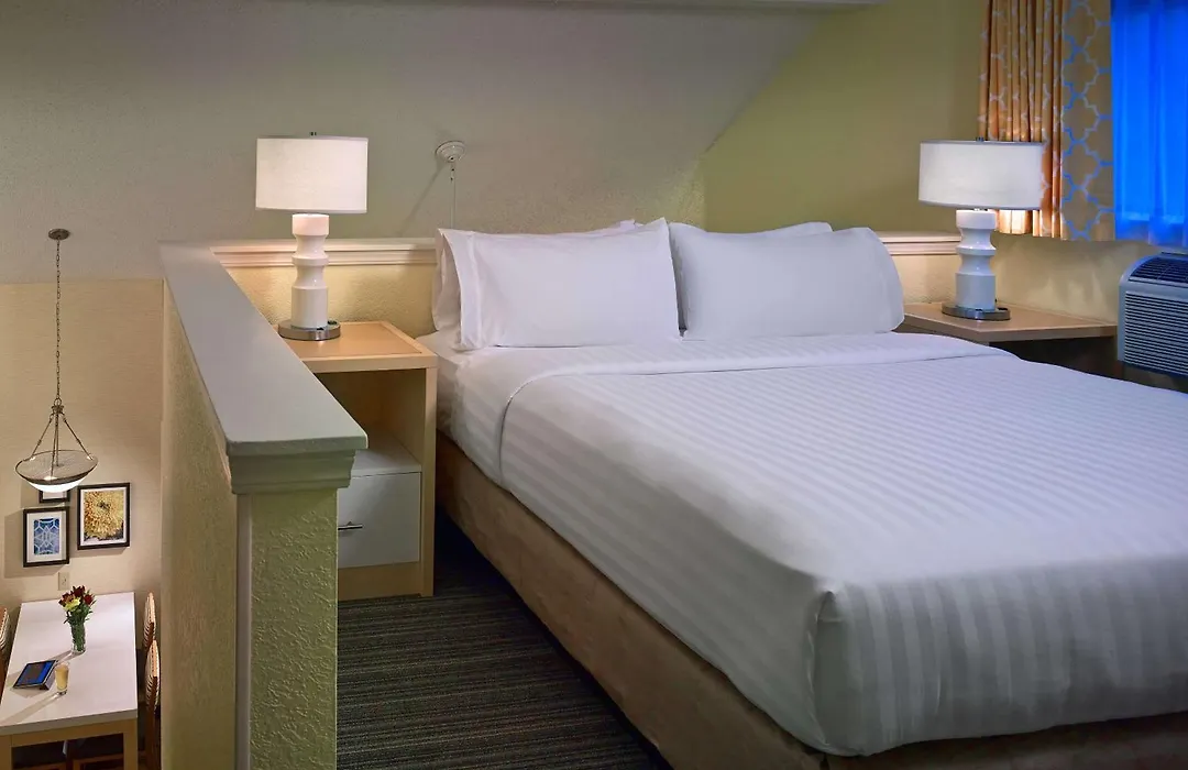 Sonesta Simply Suites Cleveland Airport-1