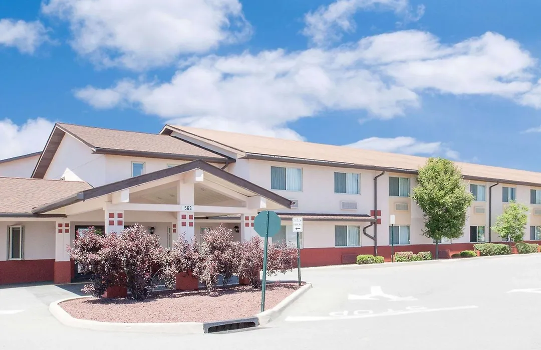 Super 8 By Wyndham Middletown-1