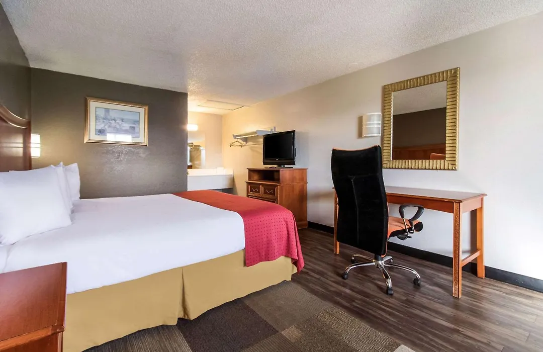 Rodeway Inn Near Hall Of Fame-1