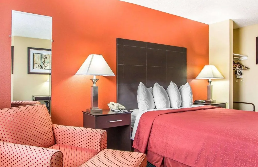 Quality Inn Morton At I-74-1