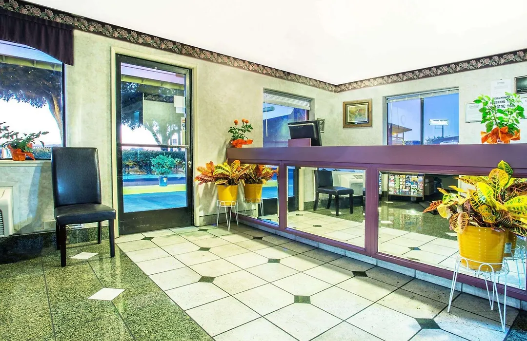 Travelodge By Wyndham Turlock-1